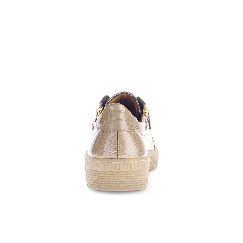 Sportcipő